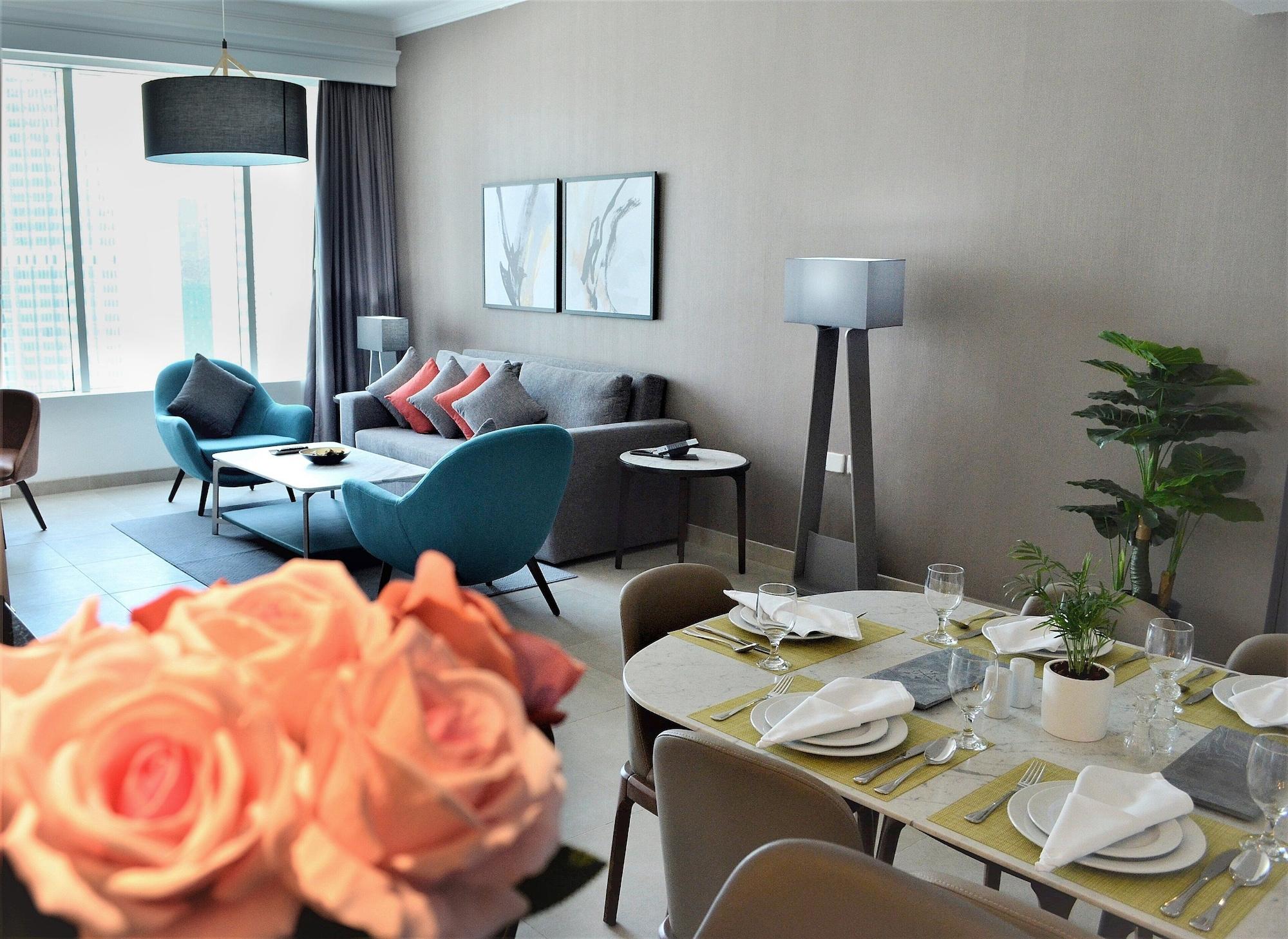Somerset West Bay Доха Екстериор снимка A living room in a serviced apartment in Dubai