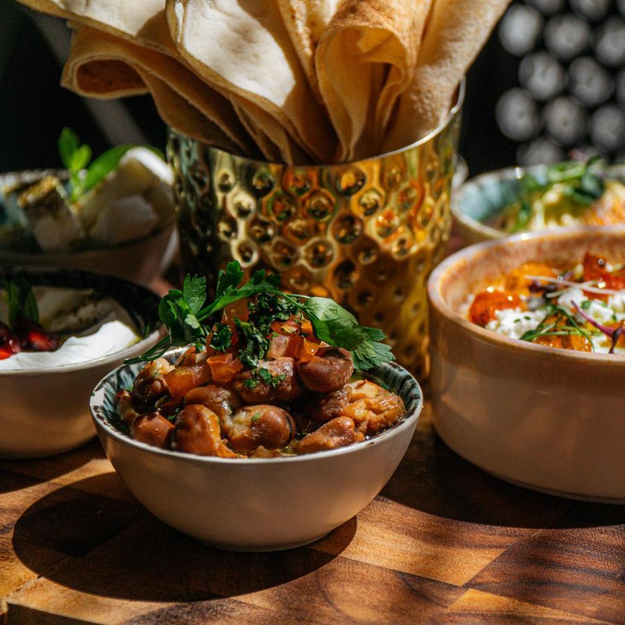 Somerset West Bay Доха Екстериор снимка A bowl of hummus