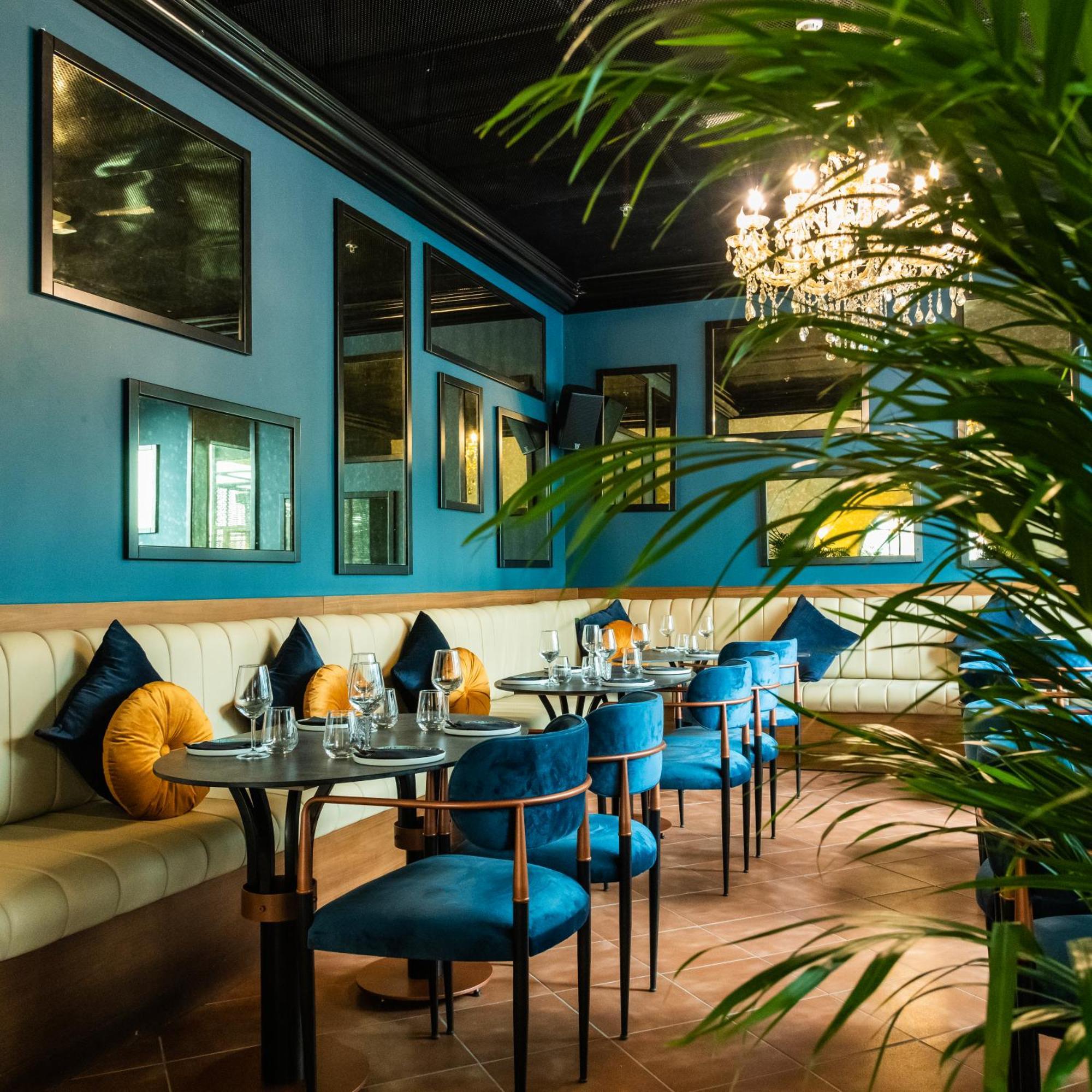 Somerset West Bay Доха Екстериор снимка Restaurant interior