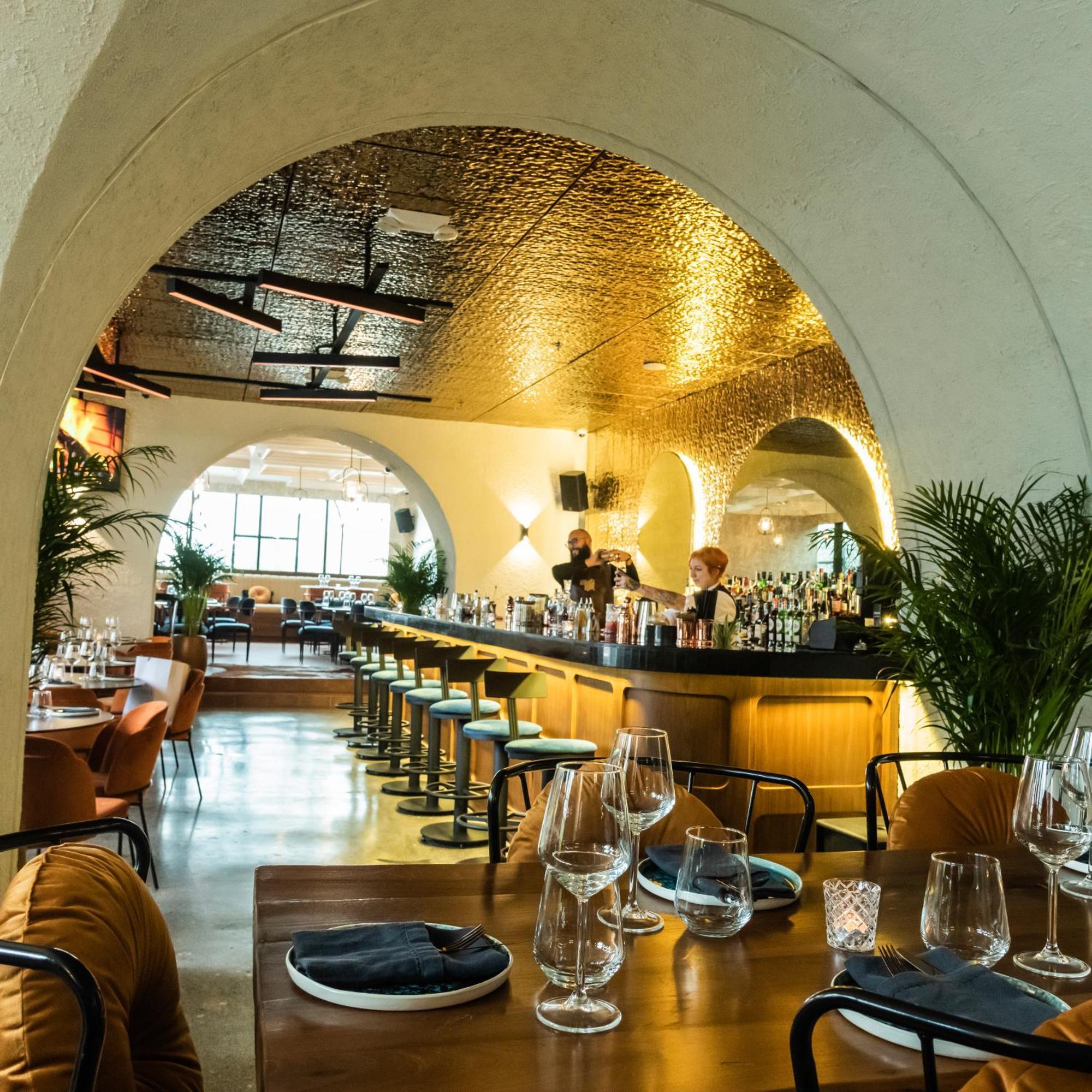 Somerset West Bay Доха Екстериор снимка The interior of the restaurant
