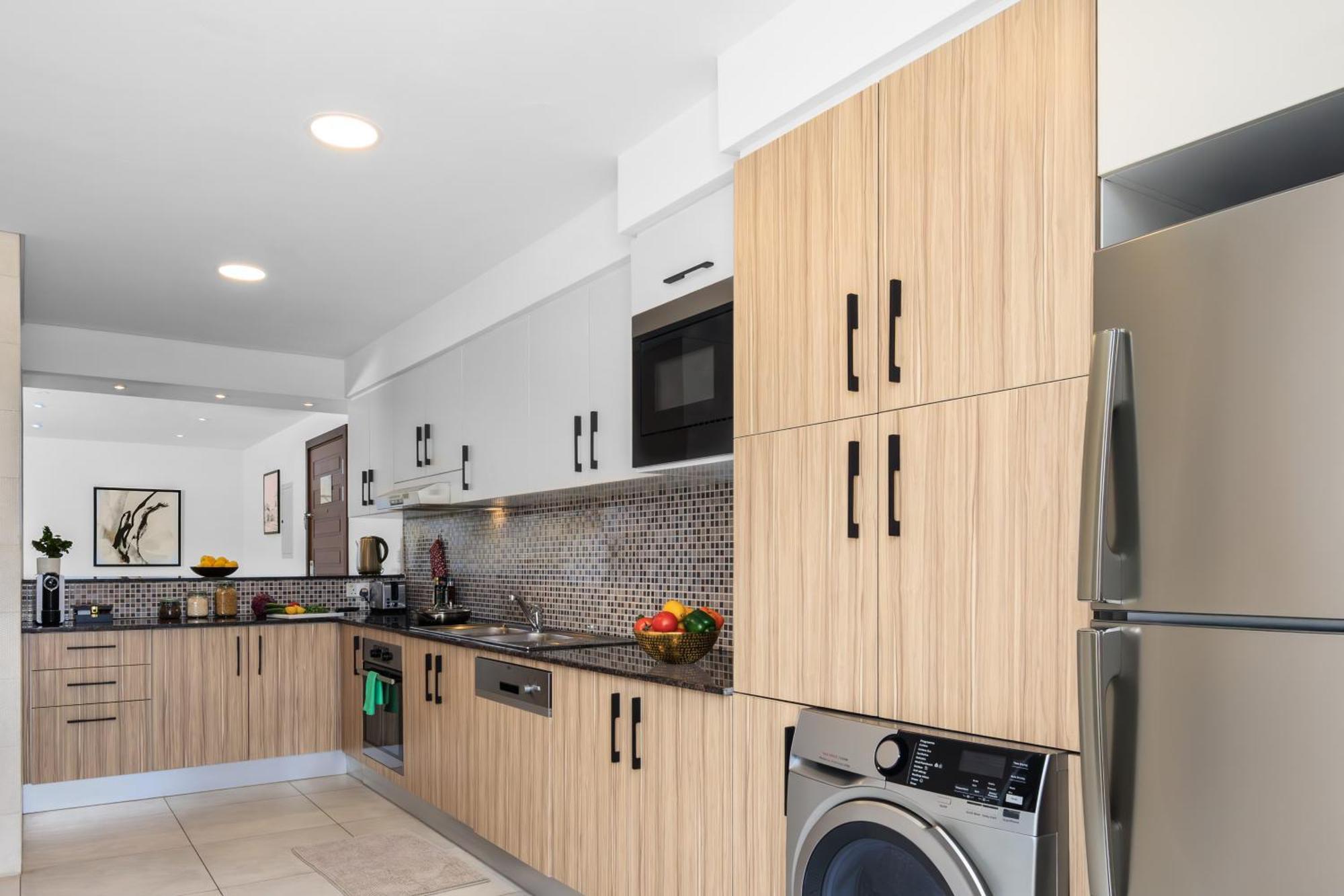 Somerset West Bay Доха Екстериор снимка A kitchen at The Standard East Village