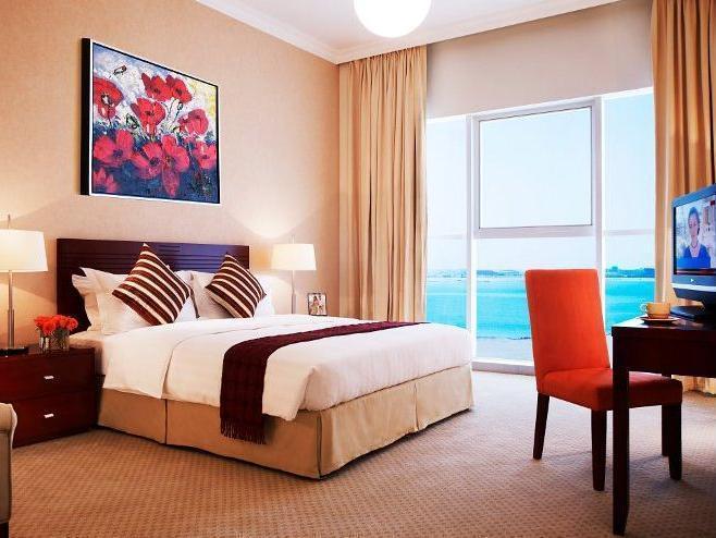 Somerset West Bay Доха Екстериор снимка A bedroom in a hotel