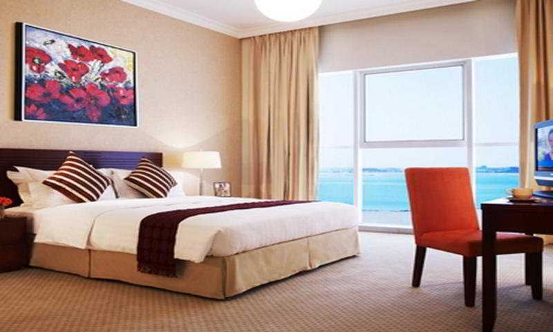 Somerset West Bay Доха Екстериор снимка A bedroom at the hotel