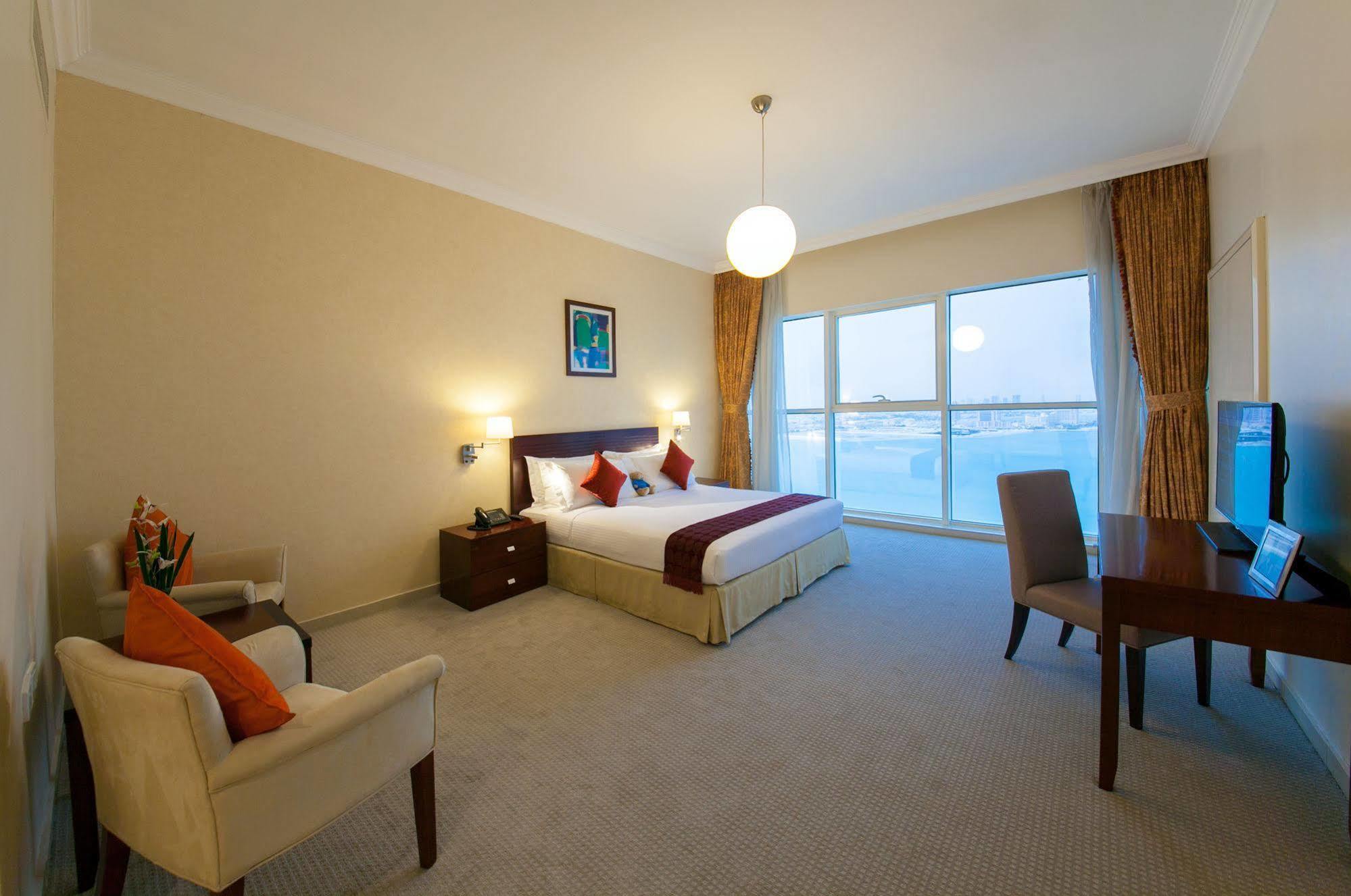 Somerset West Bay Доха Екстериор снимка A room at the hotel