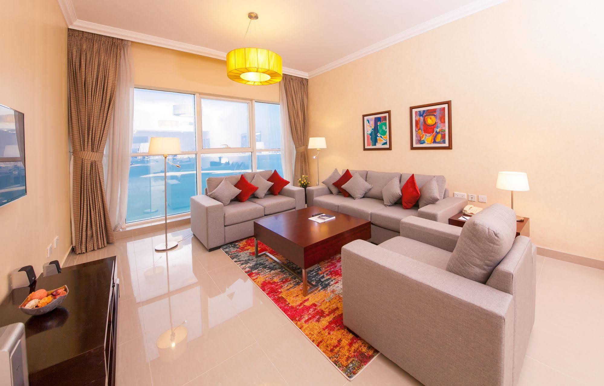 Somerset West Bay Доха Екстериор снимка Living room