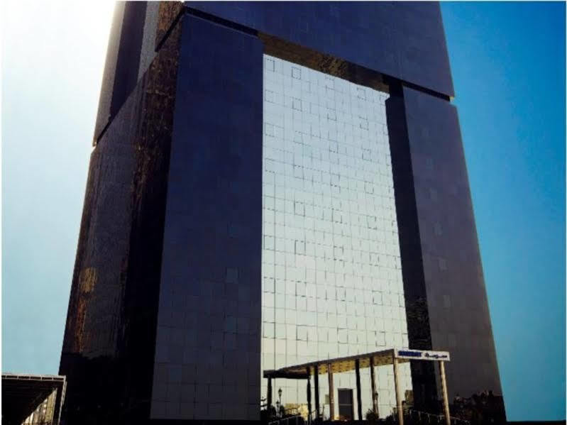 Somerset West Bay Доха Екстериор снимка The 100-metre-high (330 ft) mirror at the Teide Observatory